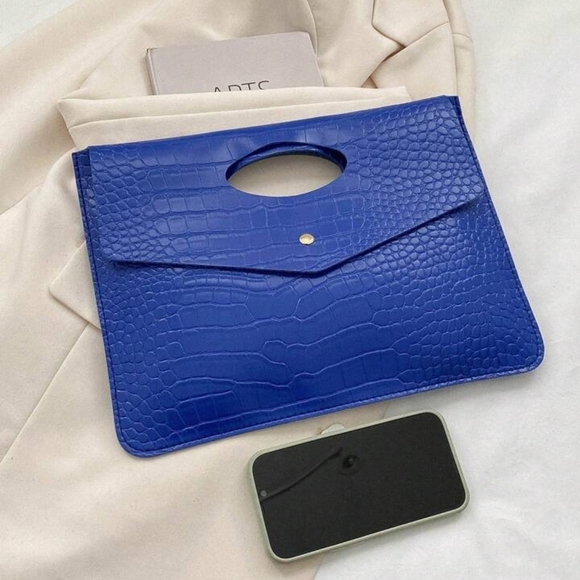 ‼️NEW‼️Blue Crocodile Embossed Clutch - Picture 3 of 10